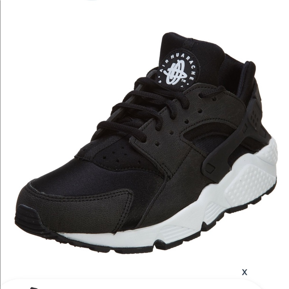 Black and white huaraches